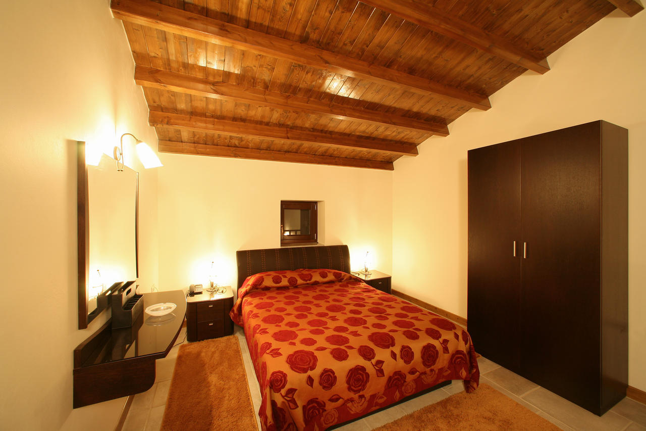 Arhontiko Parnona Hotel Karyes Exterior photo