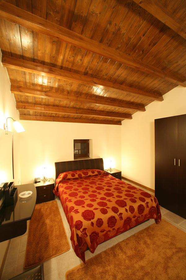 Arhontiko Parnona Hotel Karyes Room photo